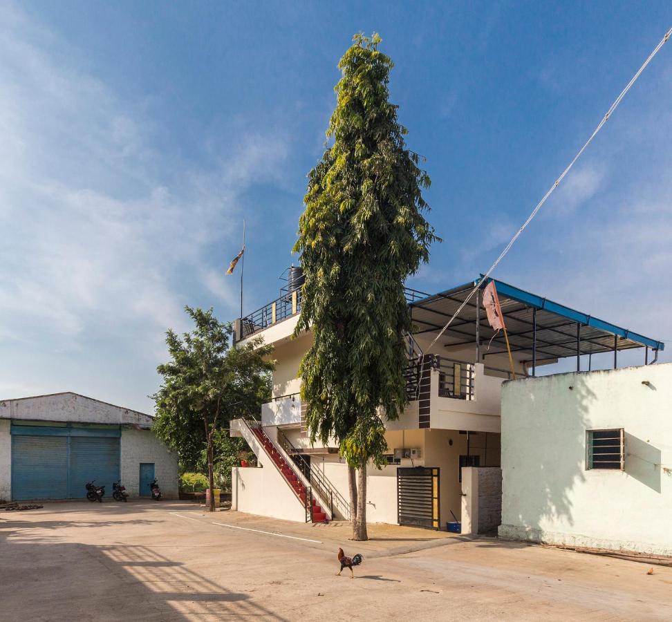 Krishna Homestay 亨比 外观 照片