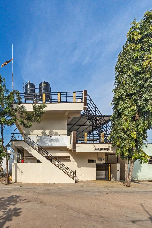 Krishna Homestay 亨比 外观 照片